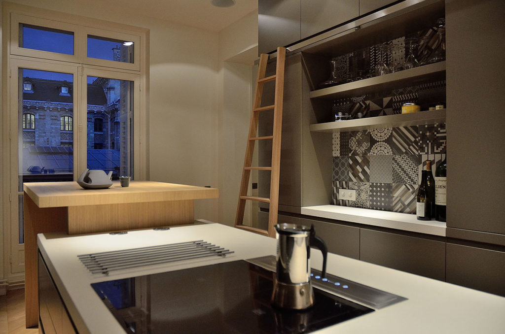 Cuisine avec ilot central par l'agence Oz by cath