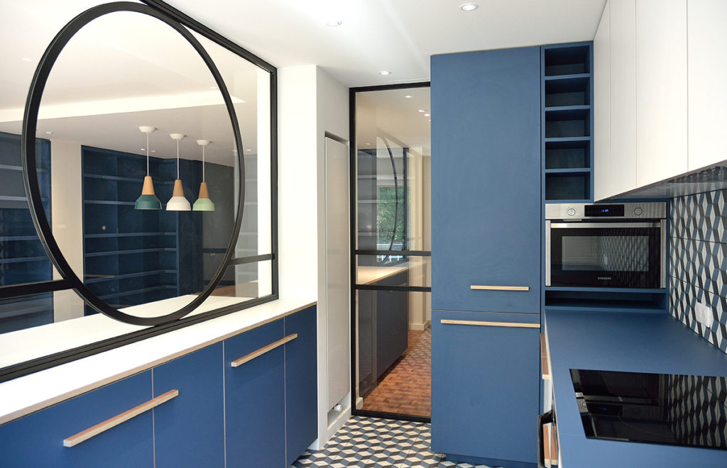Cuisine avec plan en U par l'agence Oz by cath