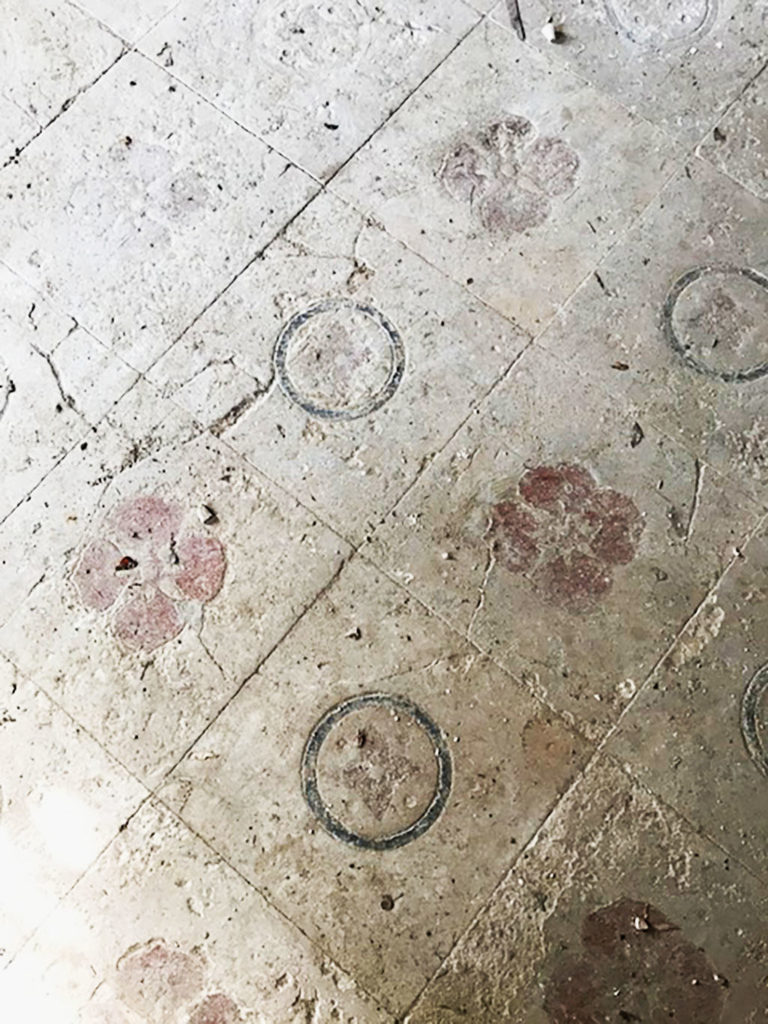Poncer un sol en pierre
