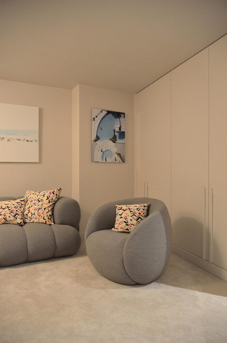 Architecte d'intérieur Neuilly : aménagement d'un salon tv en sous-bassement