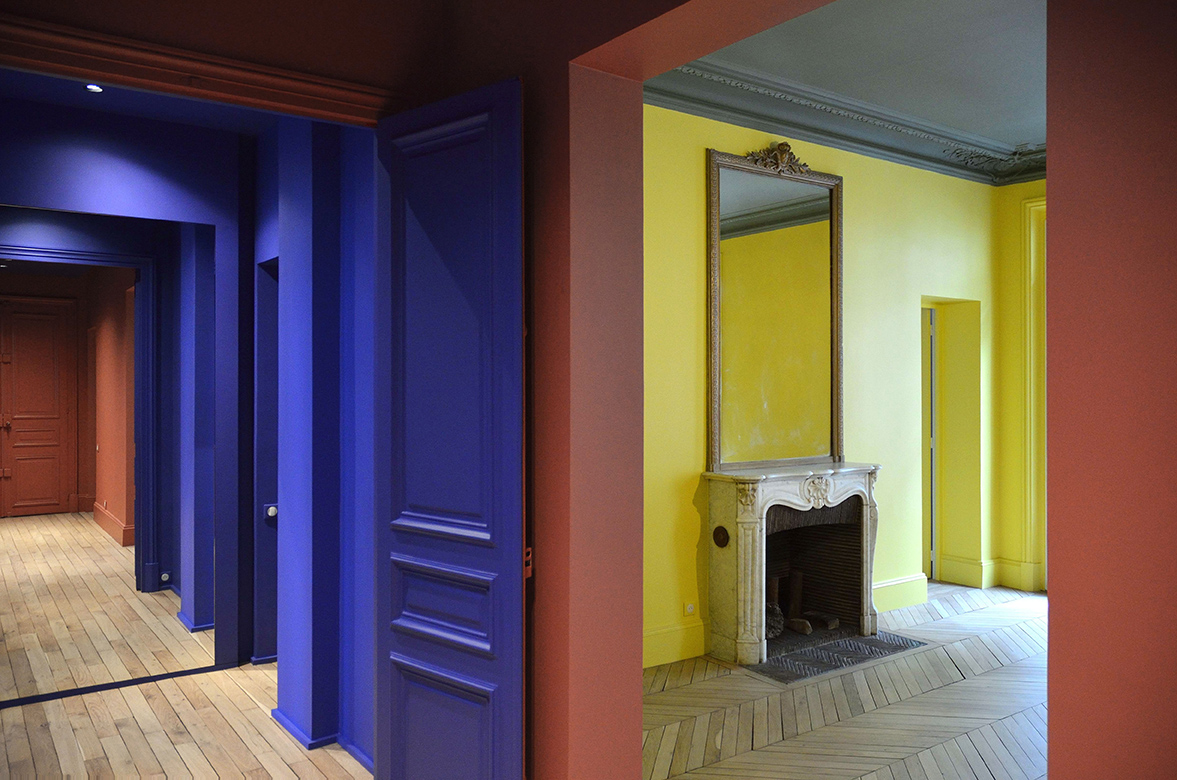 Projet Mignard : comment agencer les couleurs dans une pièce et entre pièces? Contraste entre bleu klein, red toscan et jaune