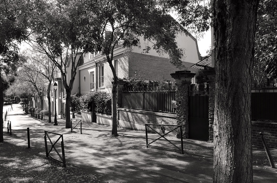 Ville de Garches, une petite rue du centre située à côté de l'hôtel de ville de Garches