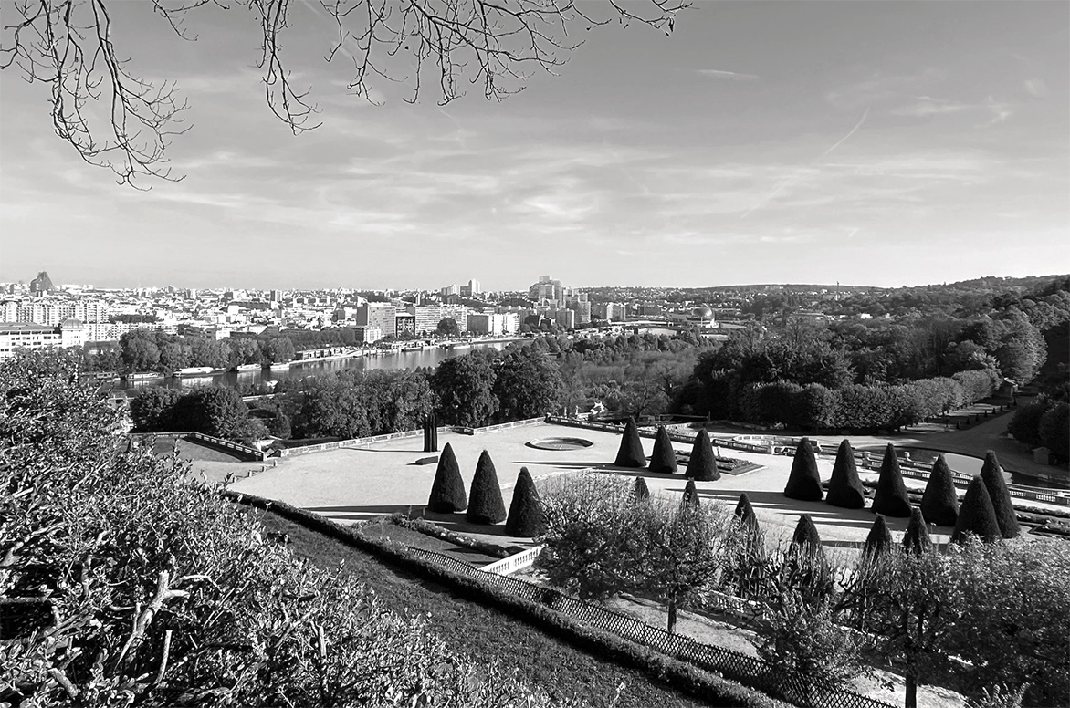 Ville de Saint-Cloud avec vue sur la parc depuis l'entrée située côté centre ville