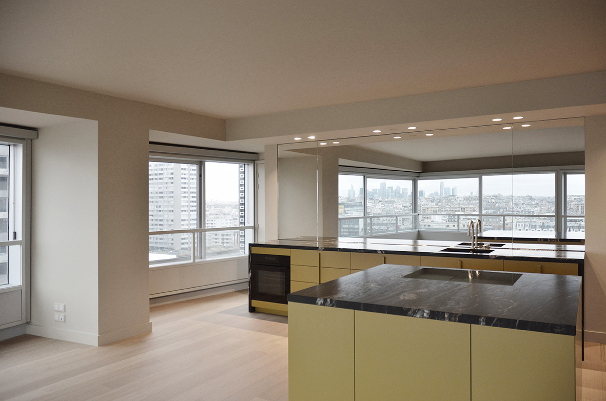 aménagement cuisine avec ilot central et agrandir une pièce avec des miroirs